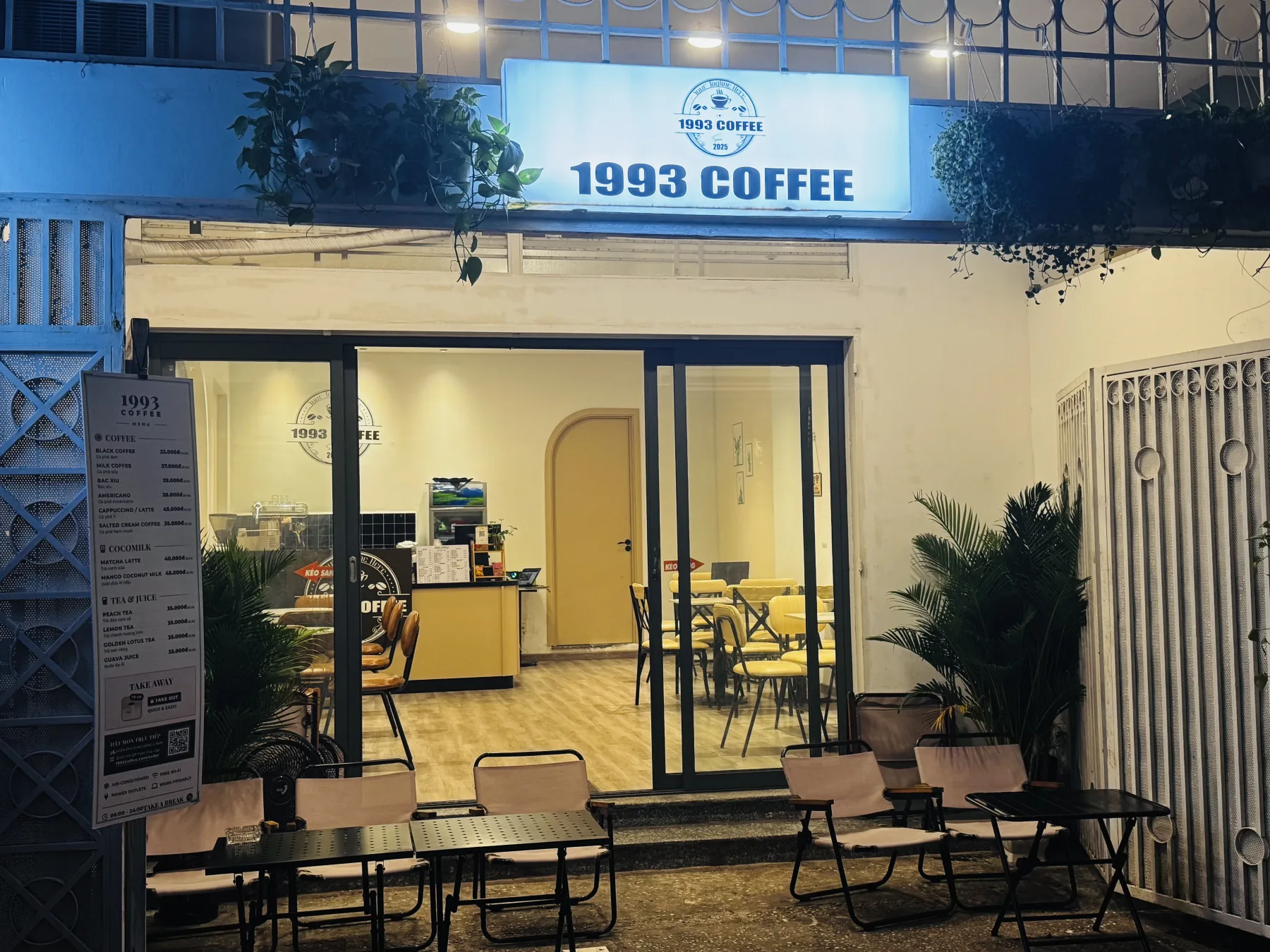 Không gian quán cà phê 1993 Coffee & Work tại 25/12 Cửu Long, Tân Sơn Hòa, Hồ Chí Minh, Vietnam — ảnh 5